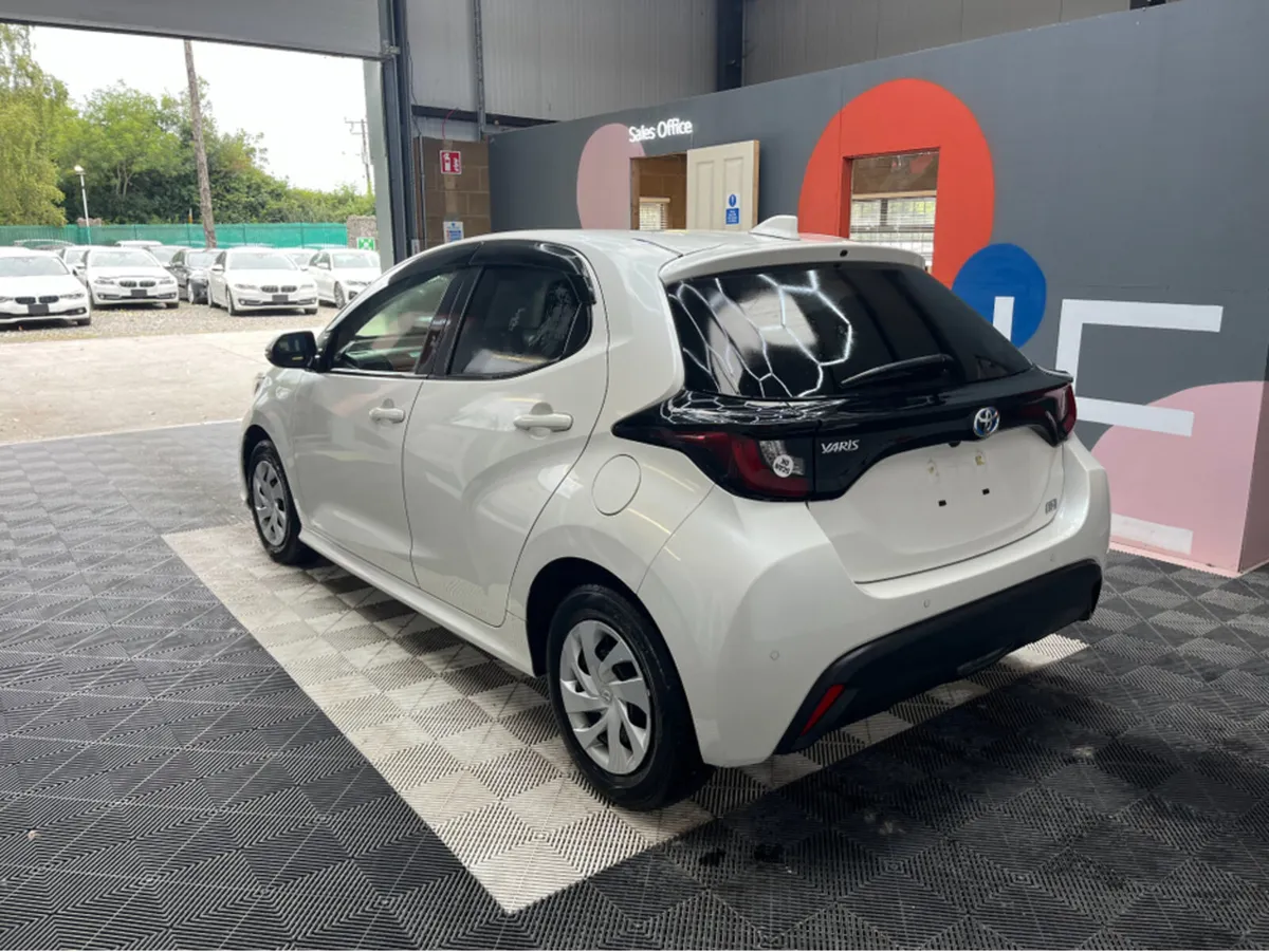 Toyota Yaris 1.5 PETROL / 83k KMs / REVERSE CAMERA - Image 4