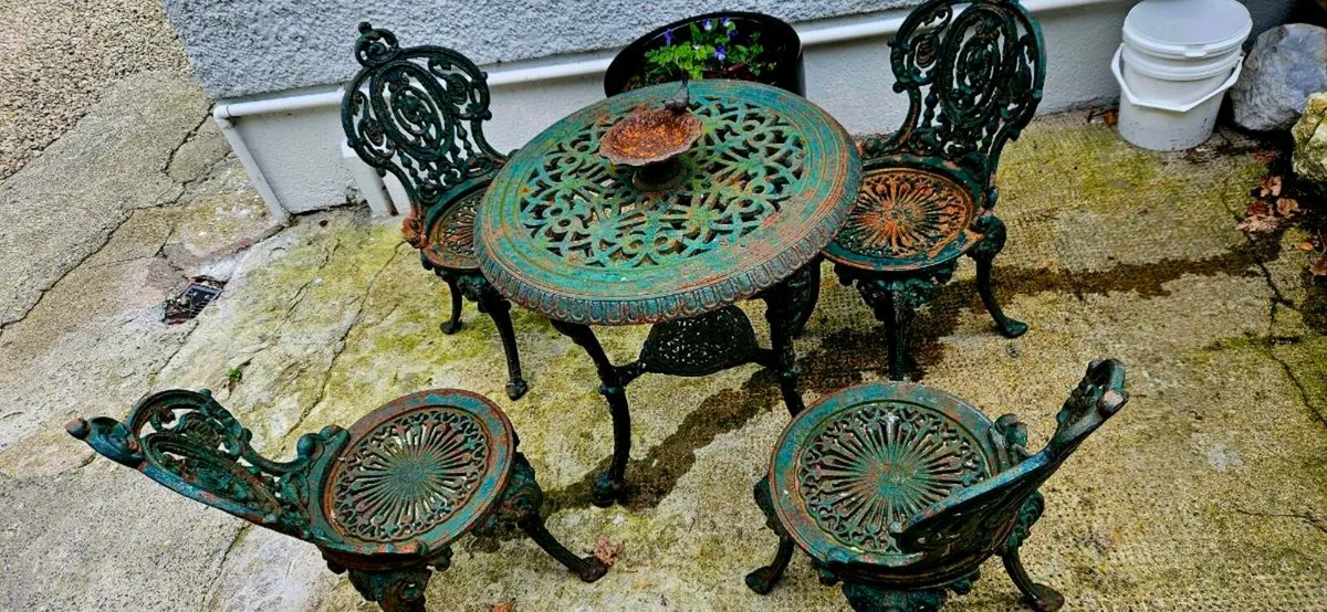 CAST IRON SET - Image 1