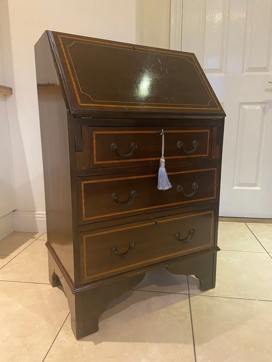 Edwardian Sheraton slope front writing bureau - Image 1