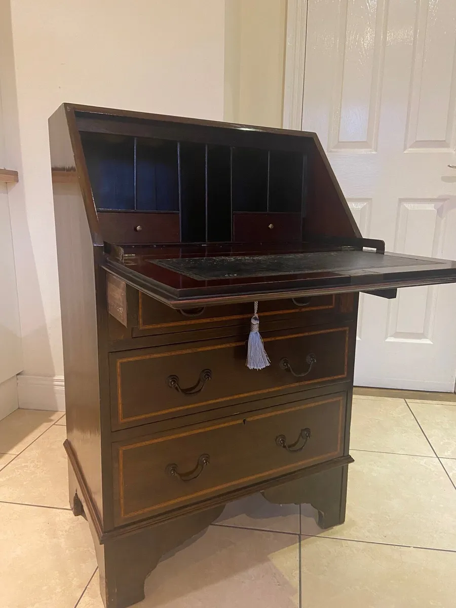 Edwardian Sheraton slope front writing bureau - Image 2
