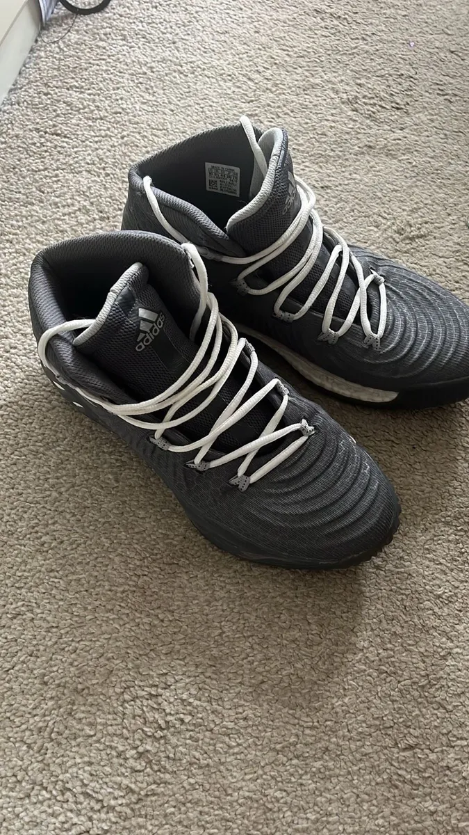 Adidas men’s basketball shoes size UK 9.5 - Image 3