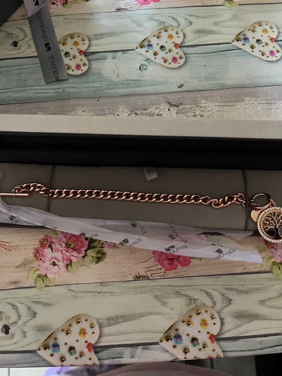 Newgrange rose gold bracelet - Image 3