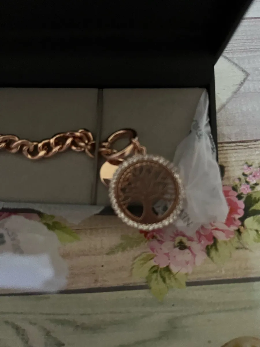 Newgrange rose gold bracelet - Image 4