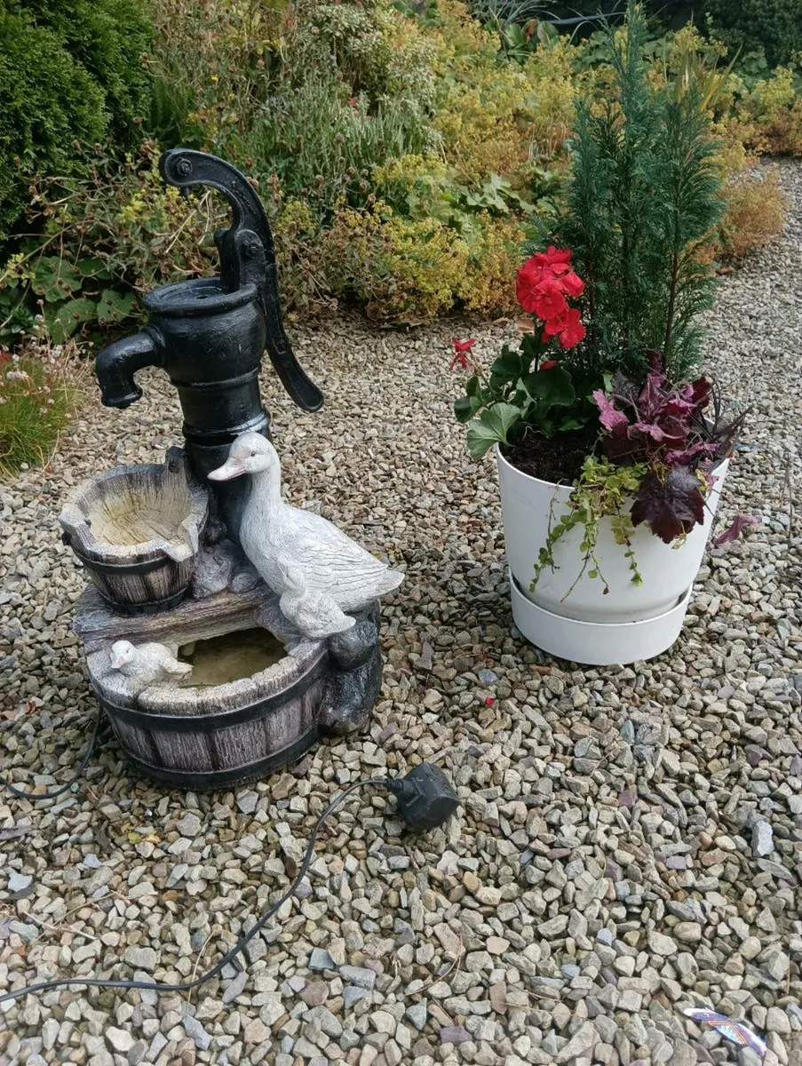 Beautiful waterfeaature , matching pots. - Image 2