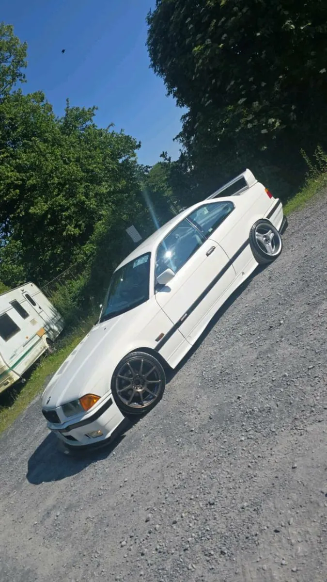 1994 bmw 318is e36 coupe - Image 2