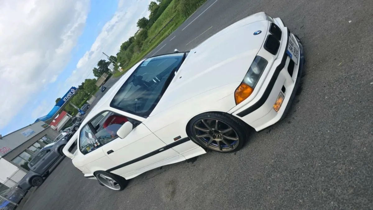 1994 bmw 318is e36 coupe - Image 3