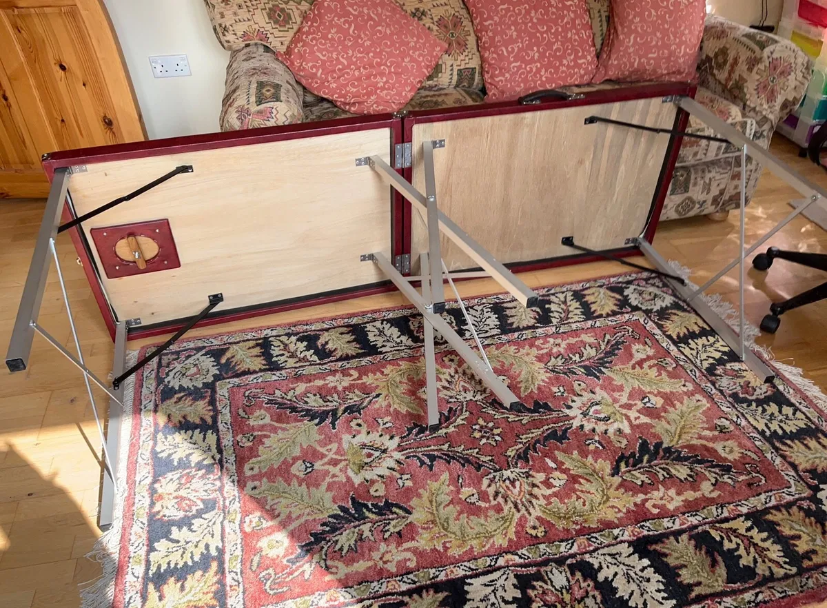 A treatment table - Image 2