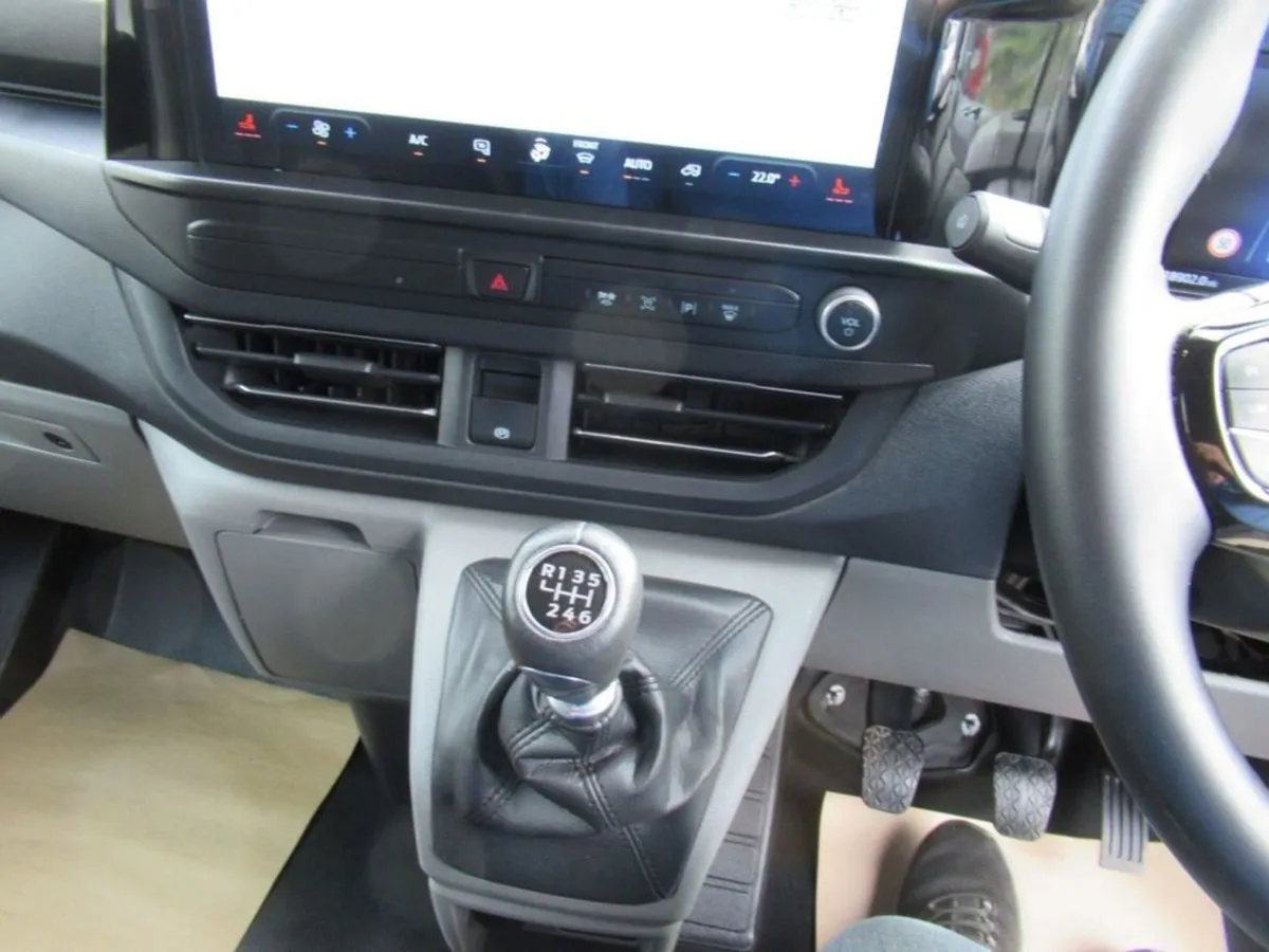 Ford Transit Custom 2.0 300 Ecoblue Limited LWB V - Image 4