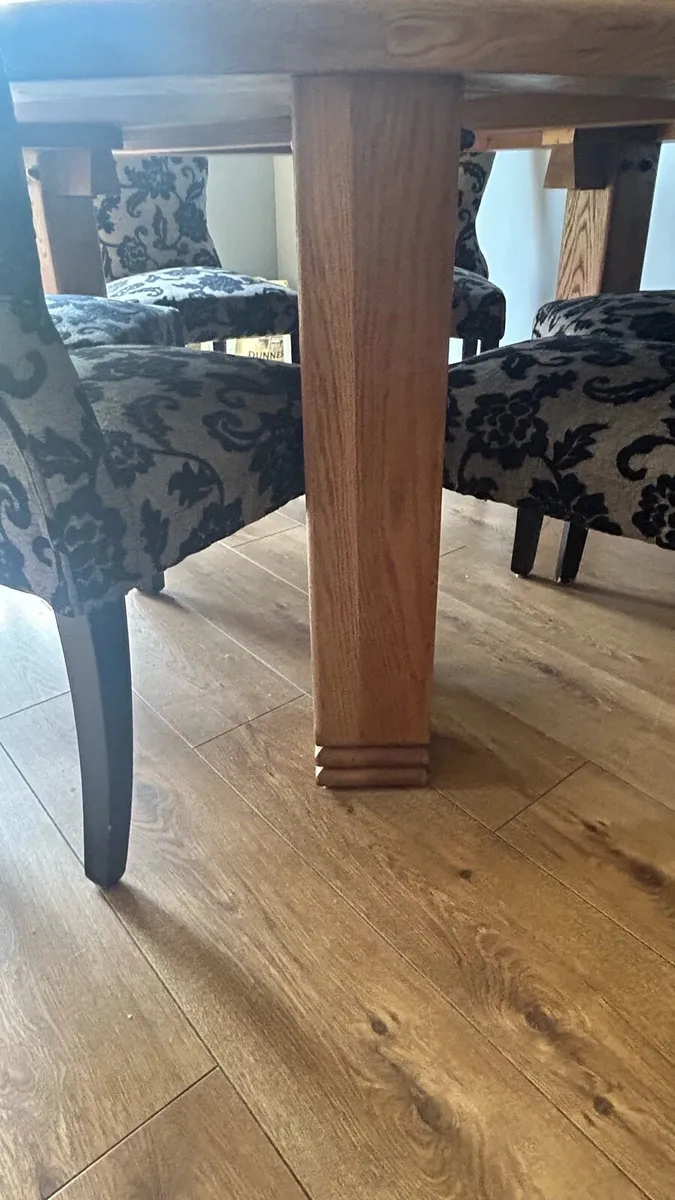 Oak dining table and chairs - Image 3