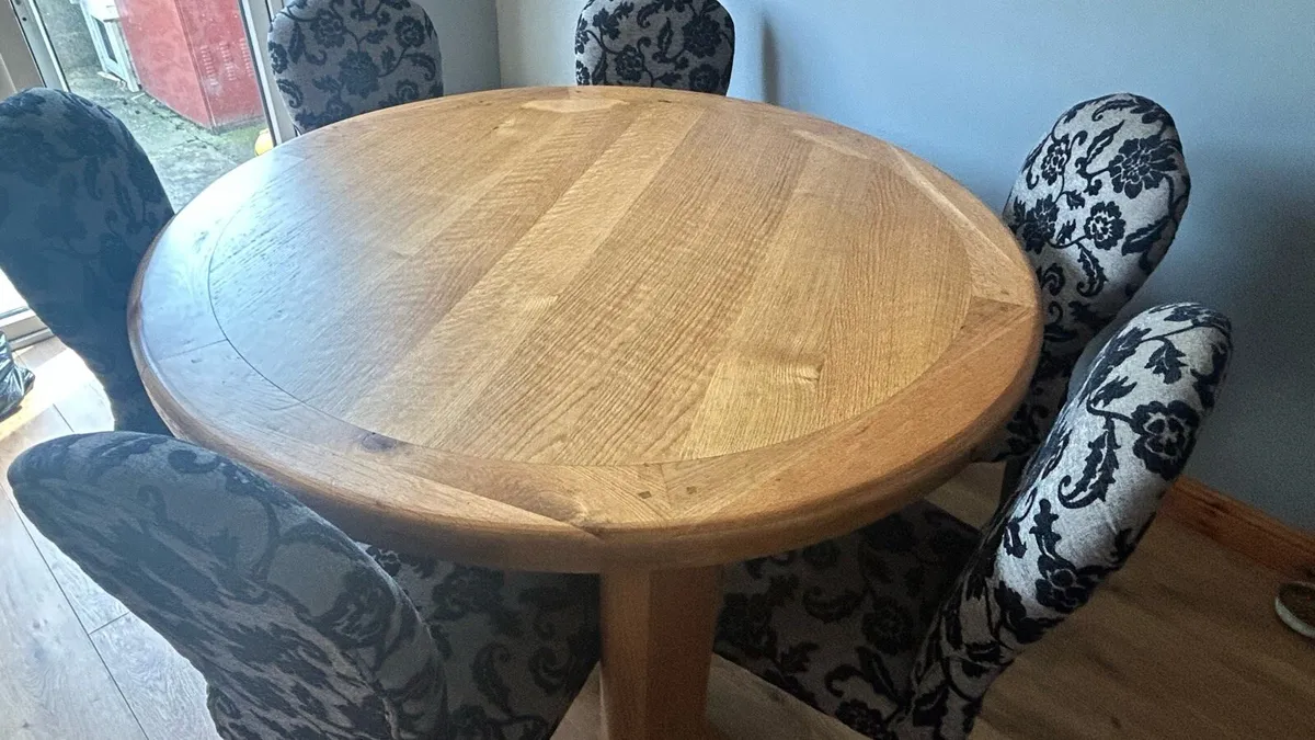 Oak dining table and chairs - Image 4