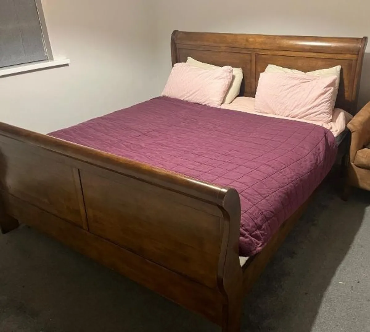 Superking bed, lockers, dressing table and mirror - Image 1
