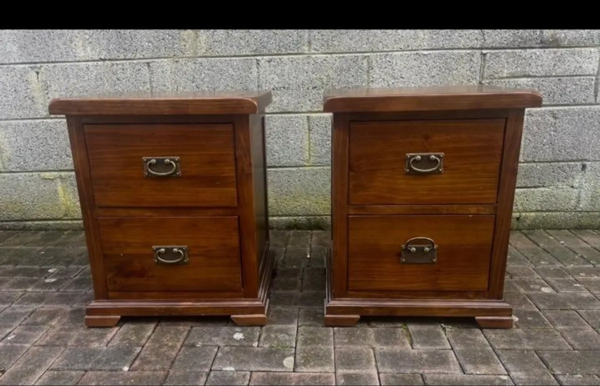 Superking bed, lockers, dressing table and mirror - Image 4