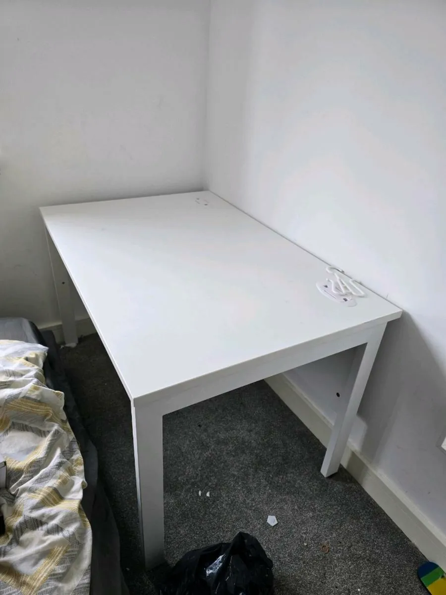 Work desk - Image 1
