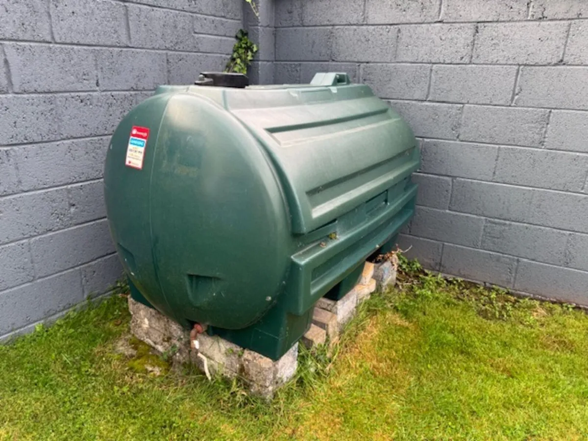 1000 litre oil tank with kerosene - Image 1