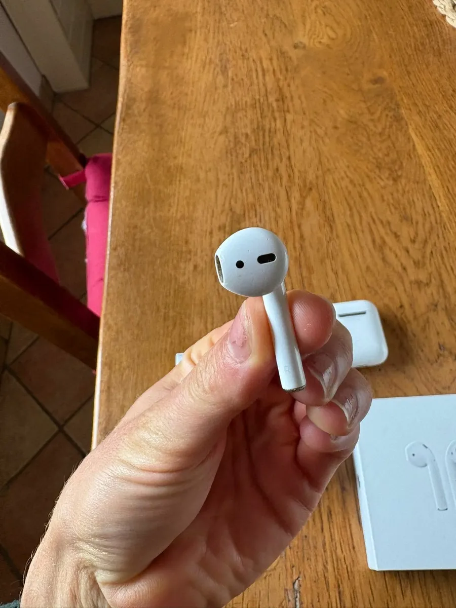 Airpod Charging Case and single airpod - Image 2