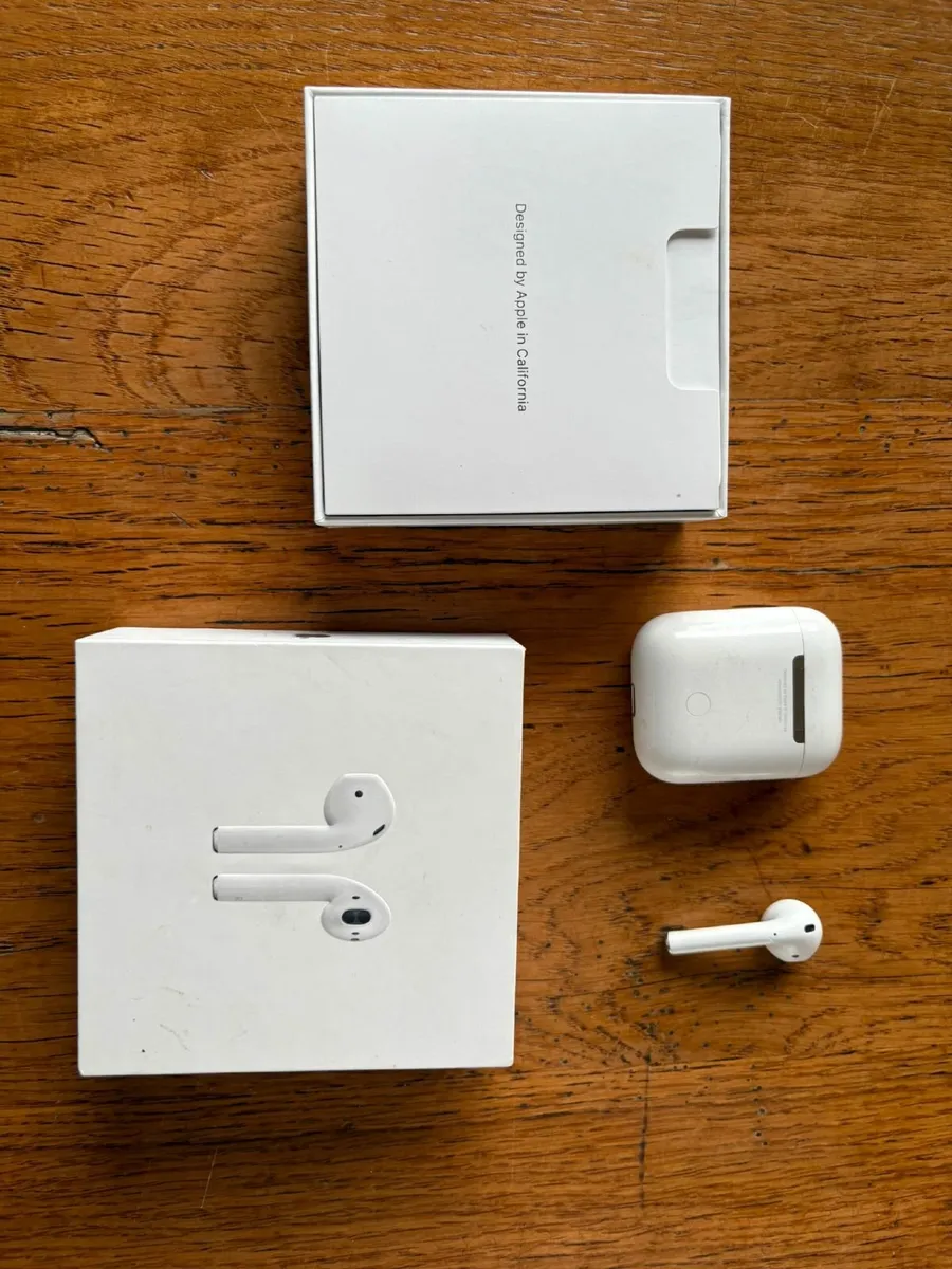 Airpod Charging Case and single airpod - Image 1