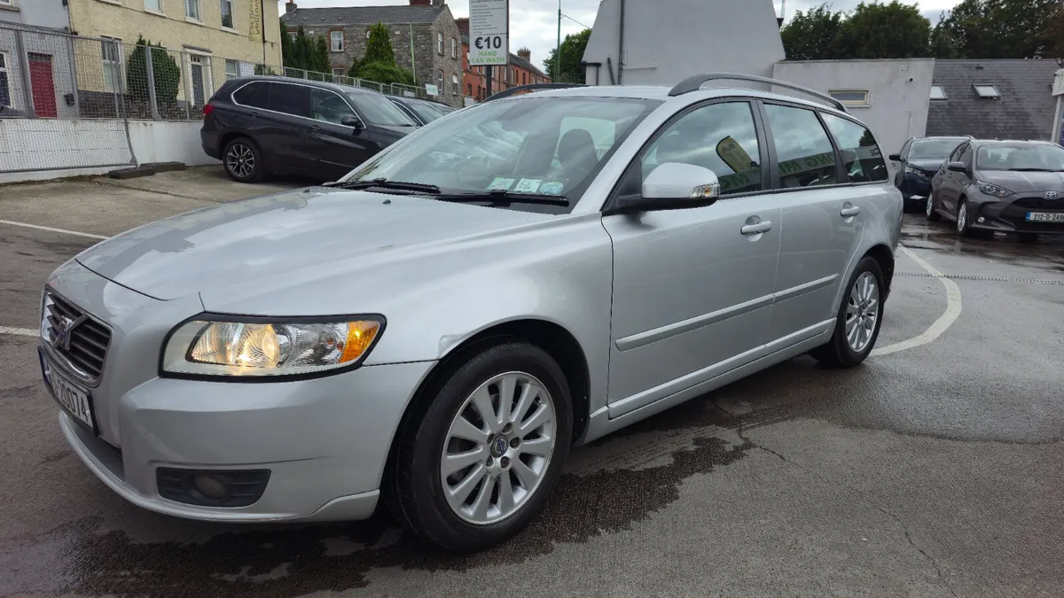 Volvo V50 2010 AA APPROVED - Image 4