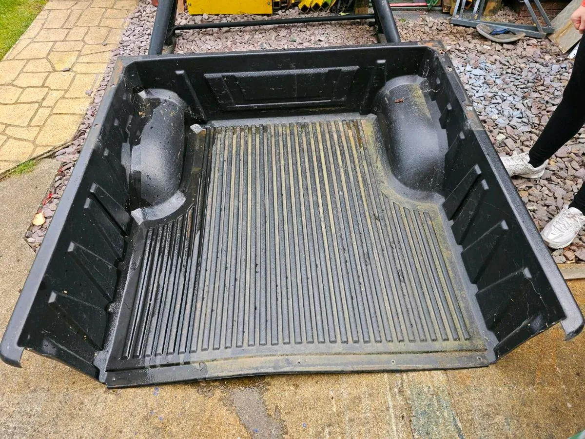 Hilux bed liner - Image 1