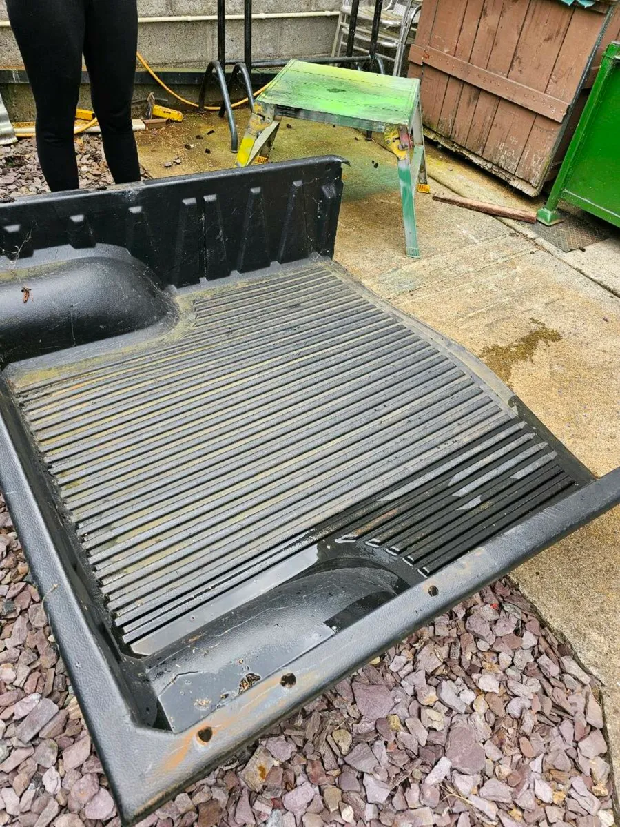 Hilux bed liner - Image 2