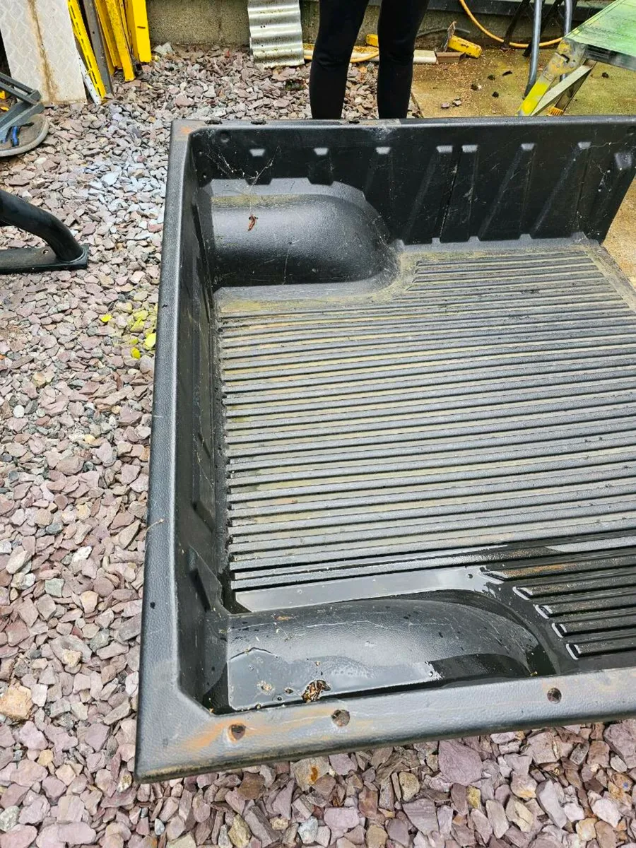 Hilux bed liner - Image 3