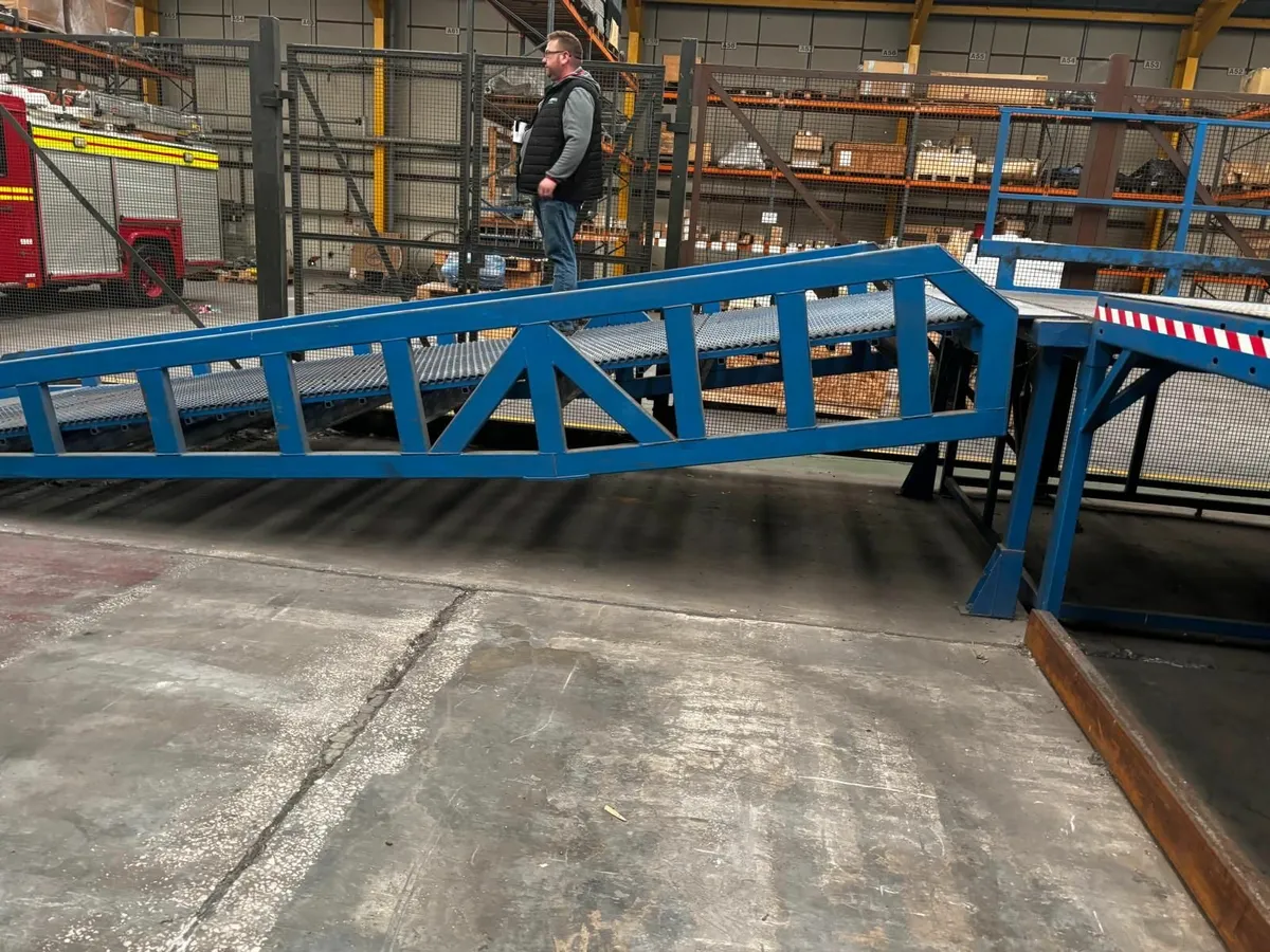 Loading Dock Ramp Platfrom Bay - Image 2