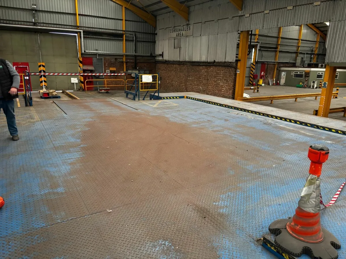 Loading Dock Ramp Platfrom Bay - Image 3