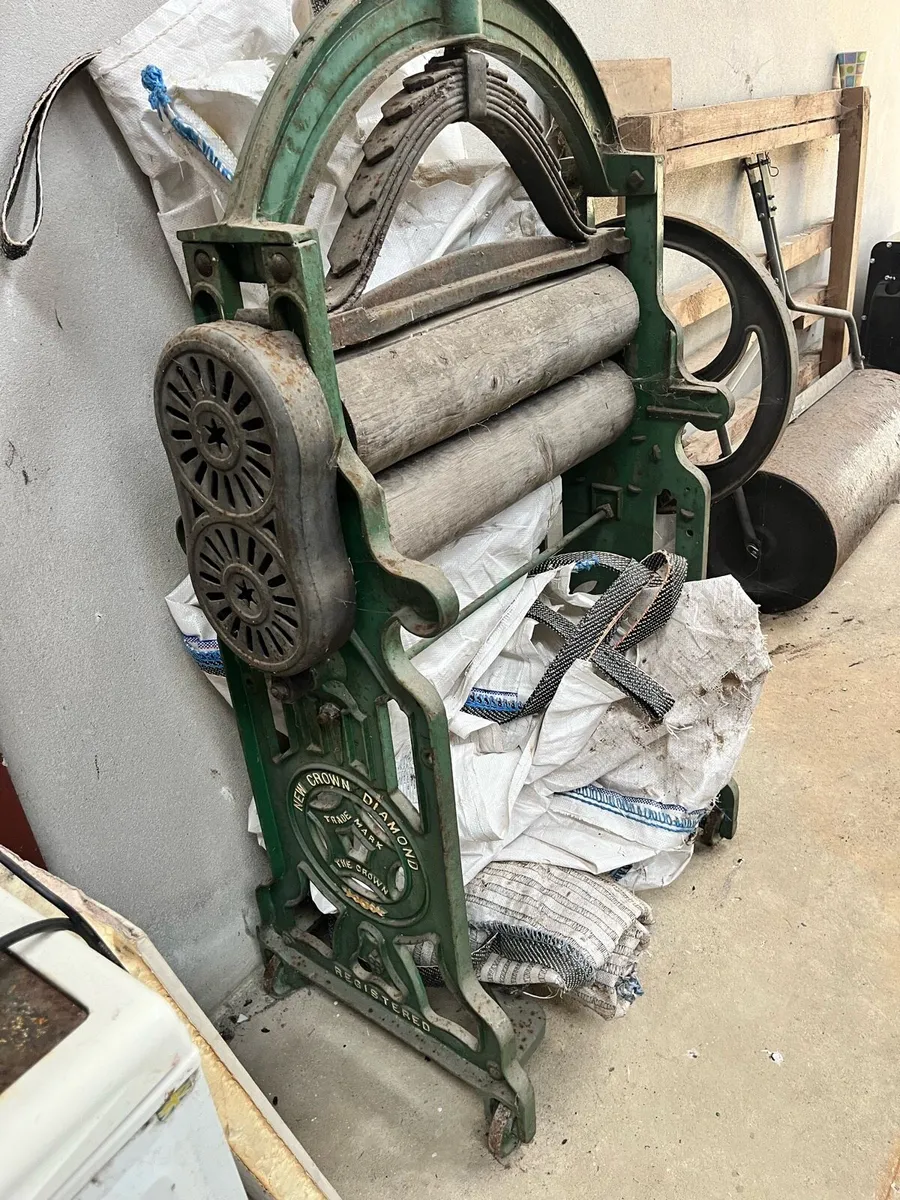 Vintage Crown diamond laundry mangle - Image 1