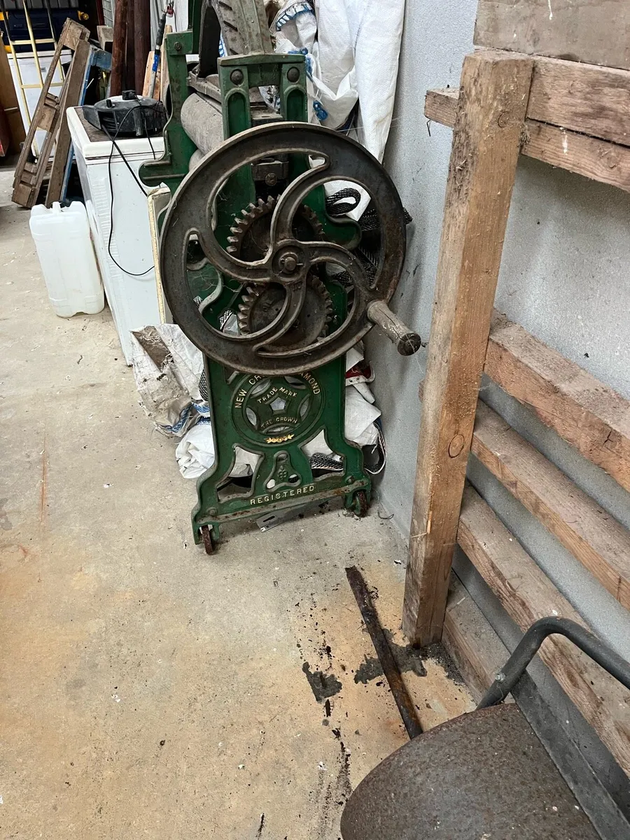 Vintage Crown diamond laundry mangle - Image 2