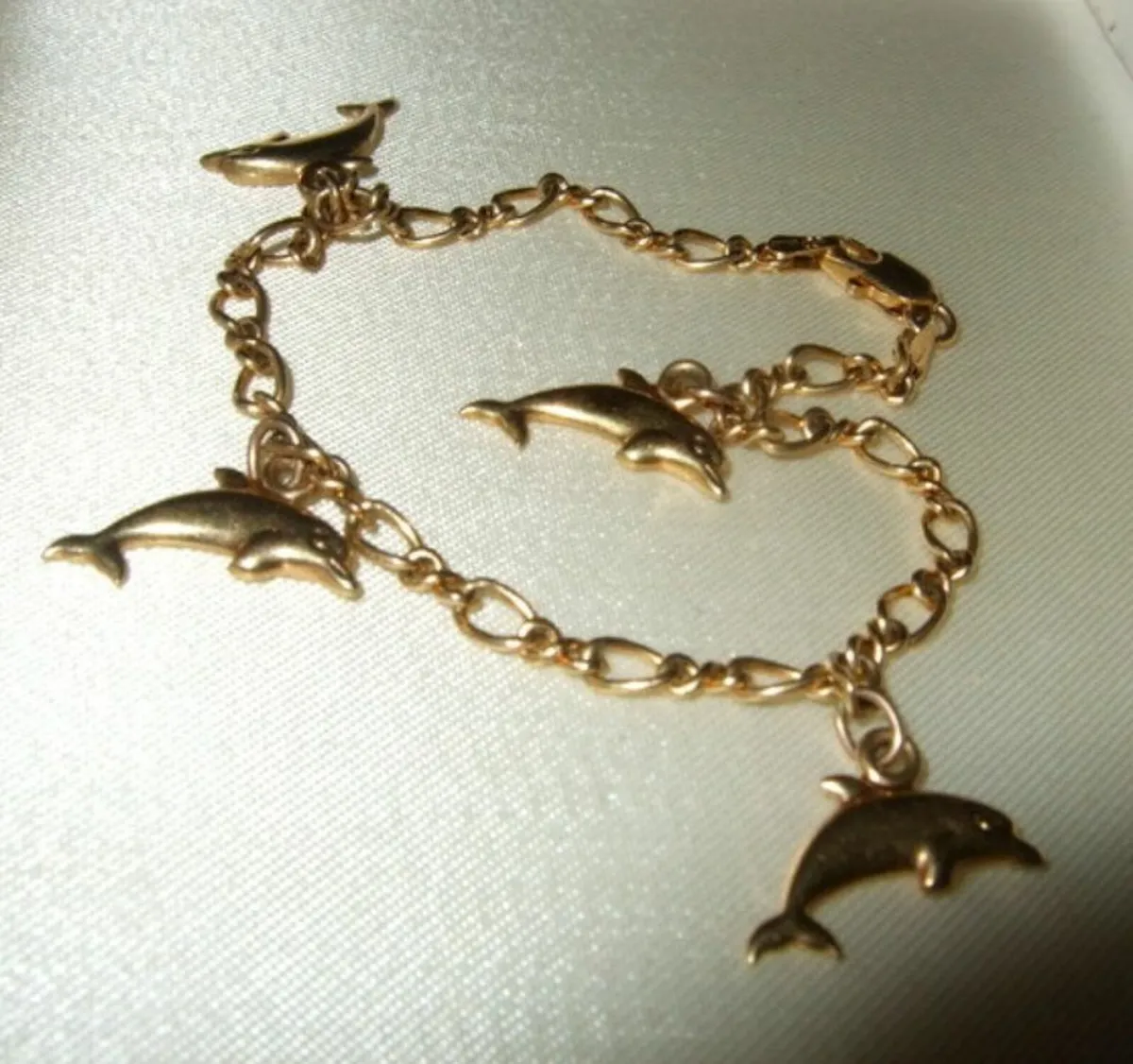 Vintage Hallmarked 9ct Gold Charm Bracelet - Image 3
