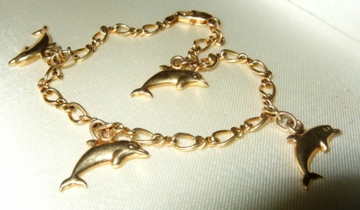Vintage Hallmarked 9ct Gold Charm Bracelet - Image 1