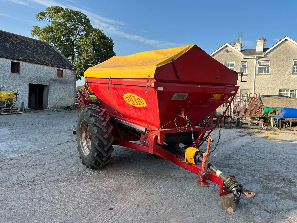 Fertilizer Spreader - Image 1