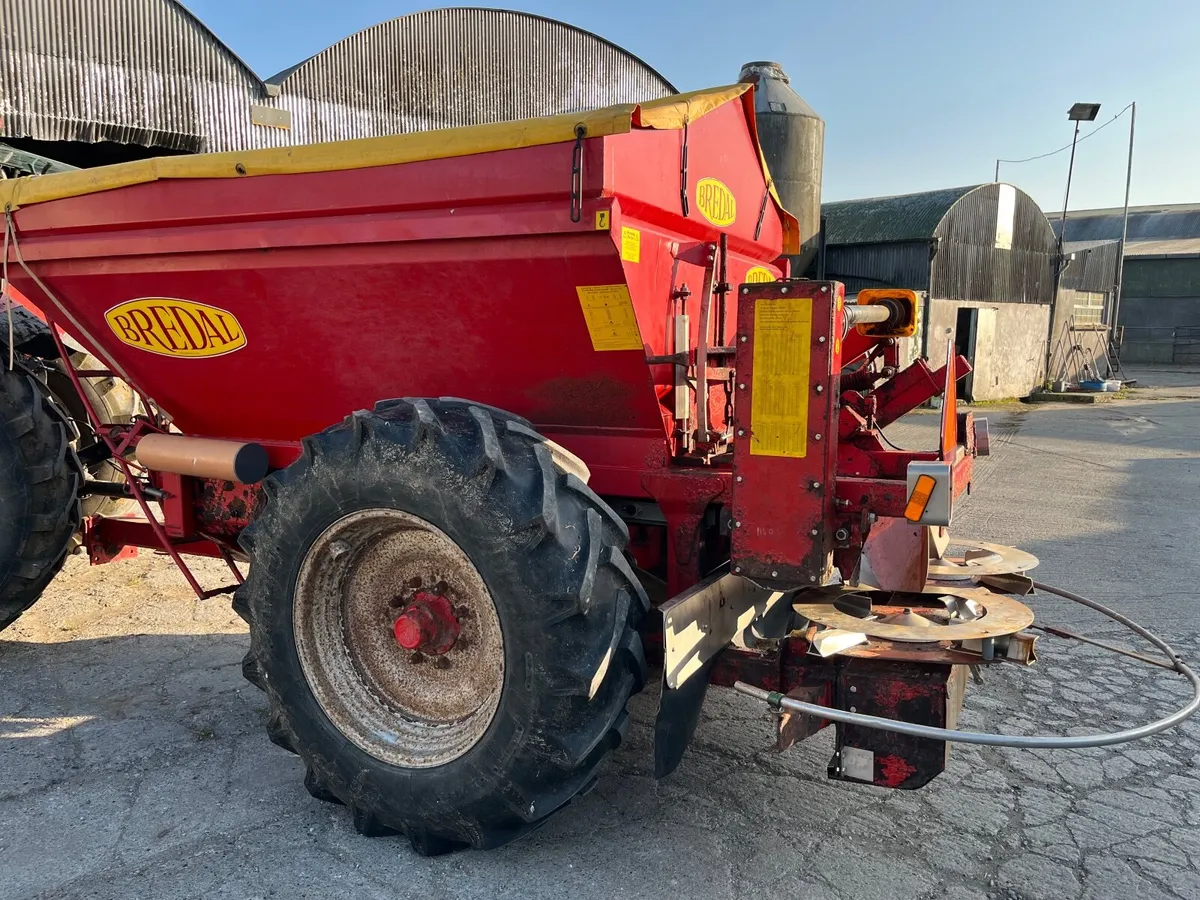 Fertilizer Spreader - Image 3