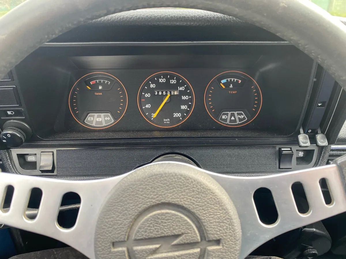 1979 ascona 2.0s rust free lhd import - Image 3