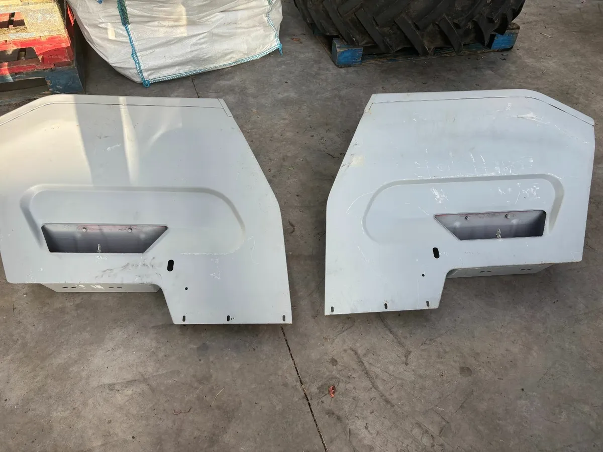 MASSEY FERGUSON 165 / 185 MUDGUARDS AND RIMS - Image 1