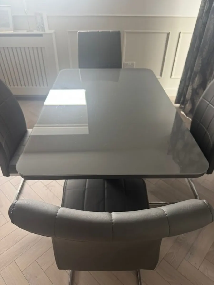 Dining - Image 4