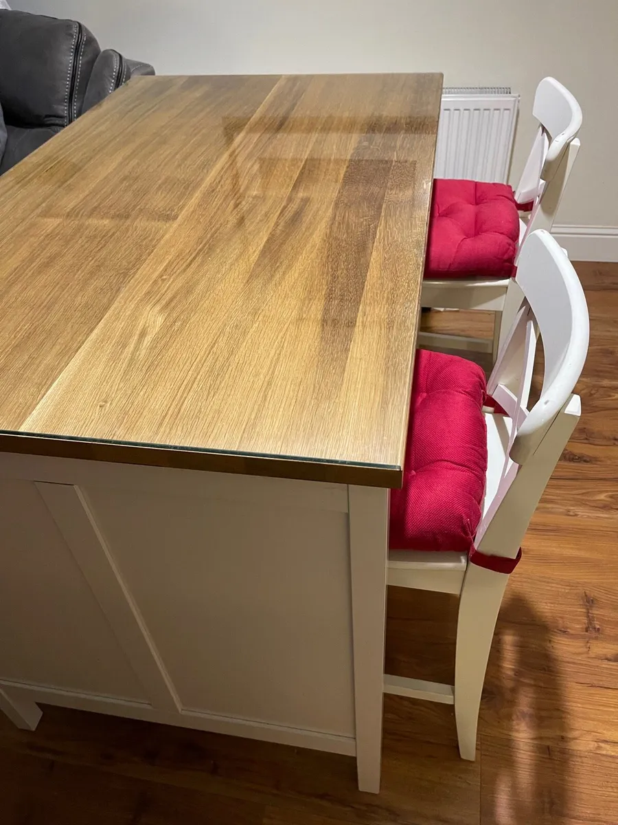 Kitchen table and 2 stools - Image 1