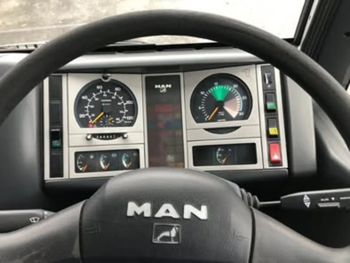 Man LE 220 Rigid Truck & Drag Trailer - Image 2