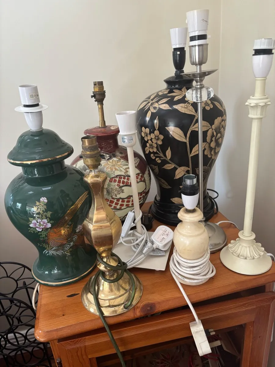A Bundle of Table Lamps and Shades, barrel, pillar - Image 2
