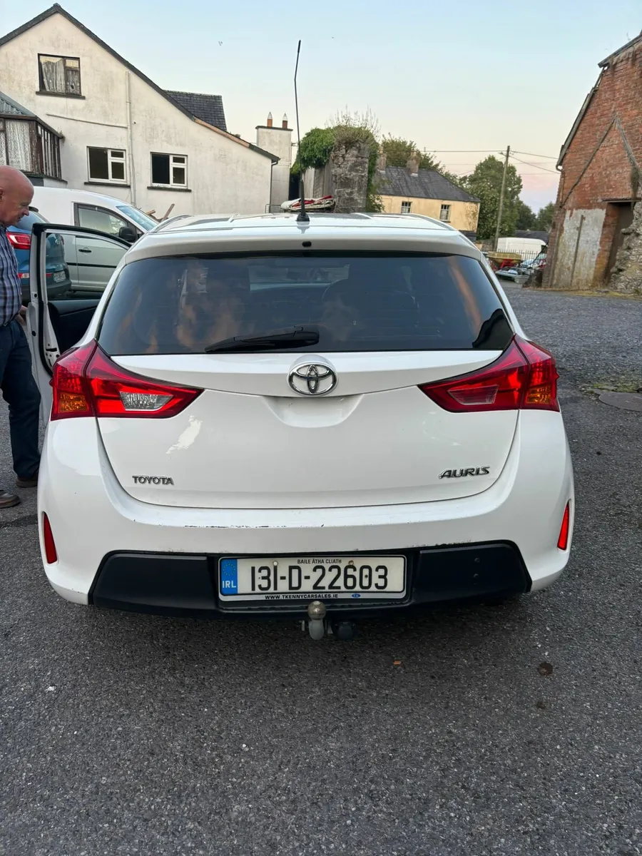 Van - Image 4