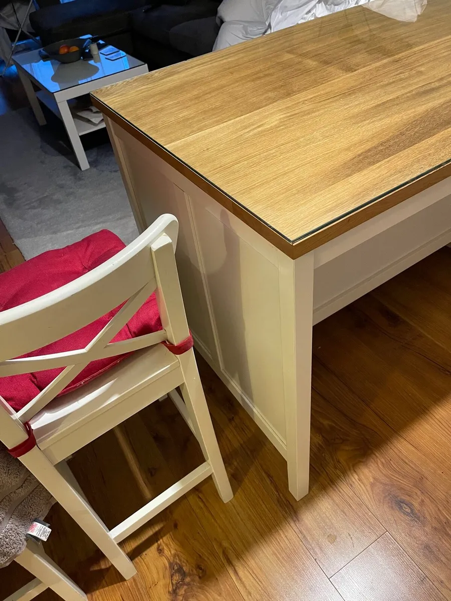Kitchen table and 2 stools - Image 4