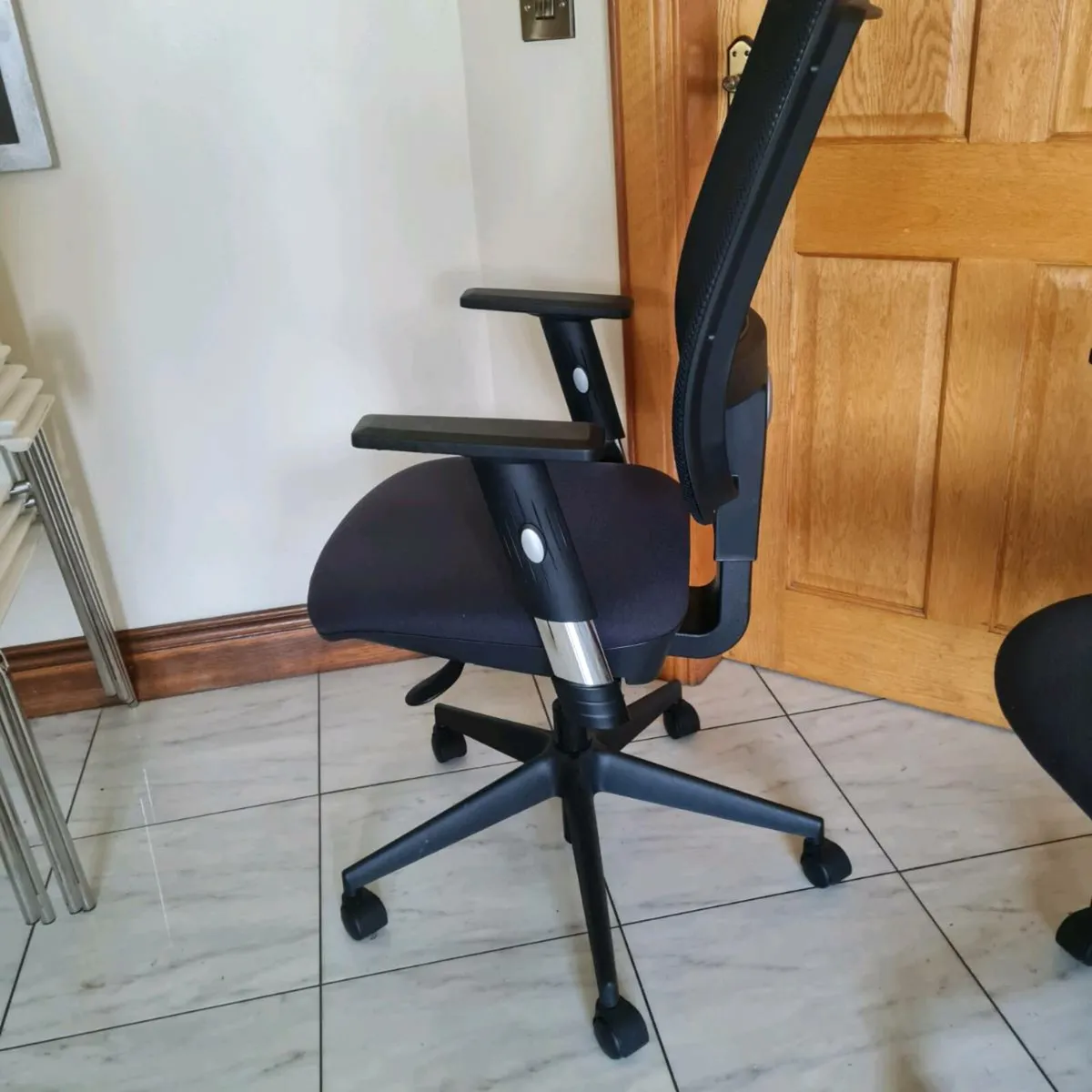 Highback netback executive office chairs 10 availa - Image 2
