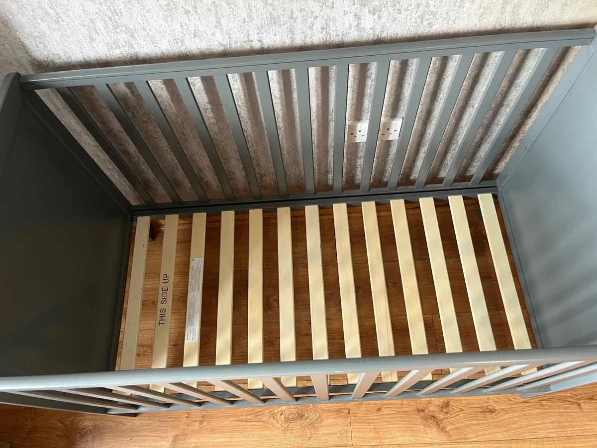 Baby cot - Image 3