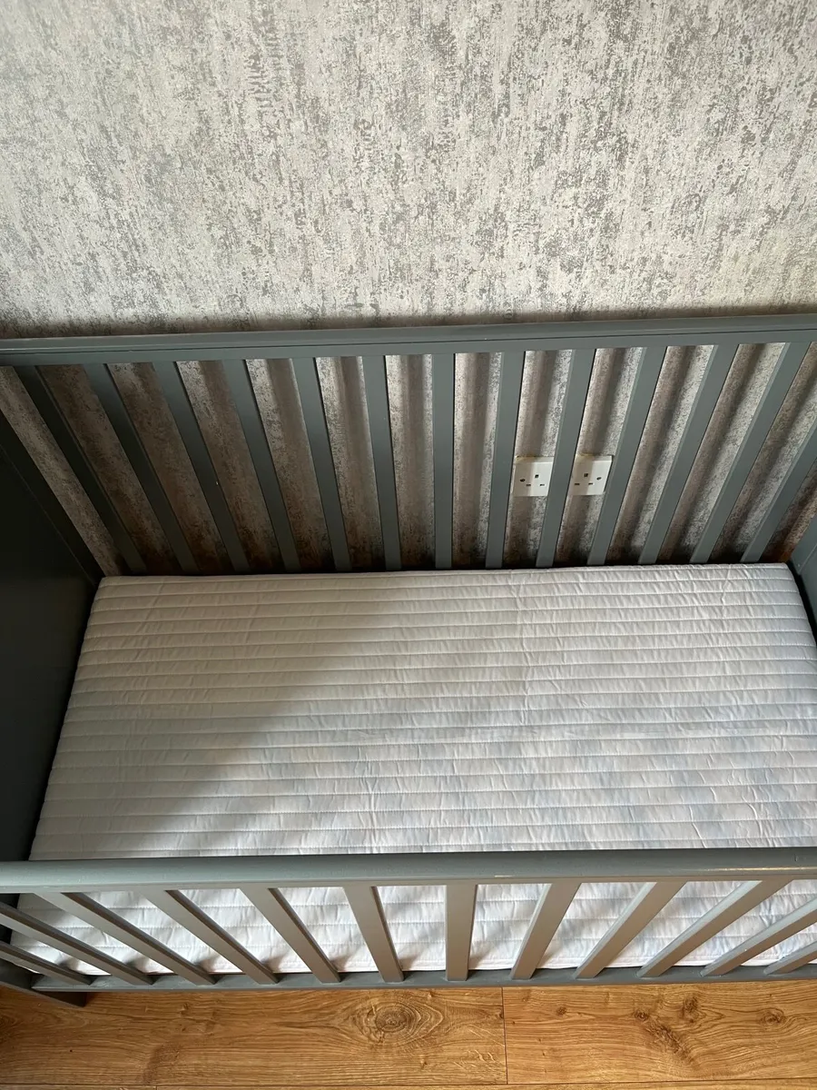 Baby cot - Image 4