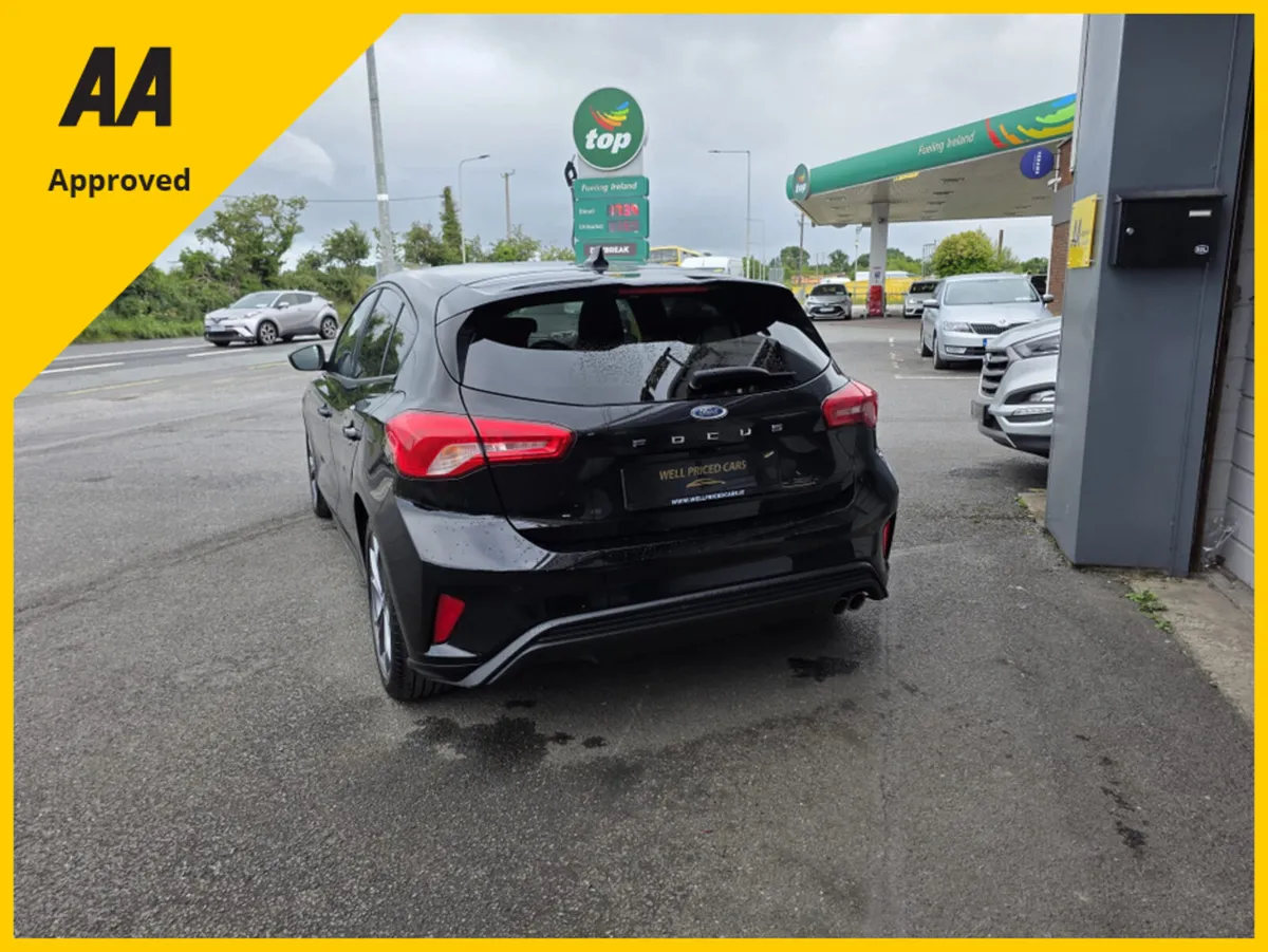 Ford Focus ST-LINE 1.0 ECOBOOST 125 125PS 4DR - Image 2