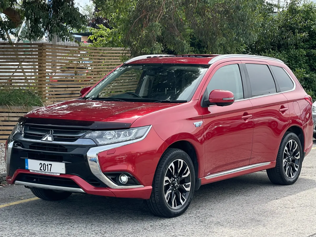 2017 Mitsubishi Outlander..SUNROOF..FULL HISTORY - Image 1