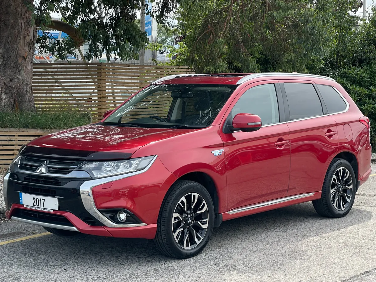 2017 Mitsubishi Outlander..SUNROOF..FULL HISTORY - Image 2