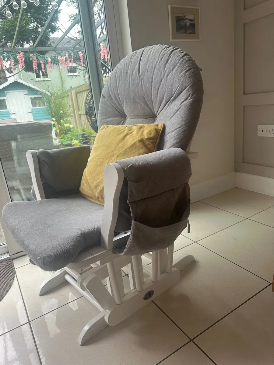 Rocking chair with stool - Image 1