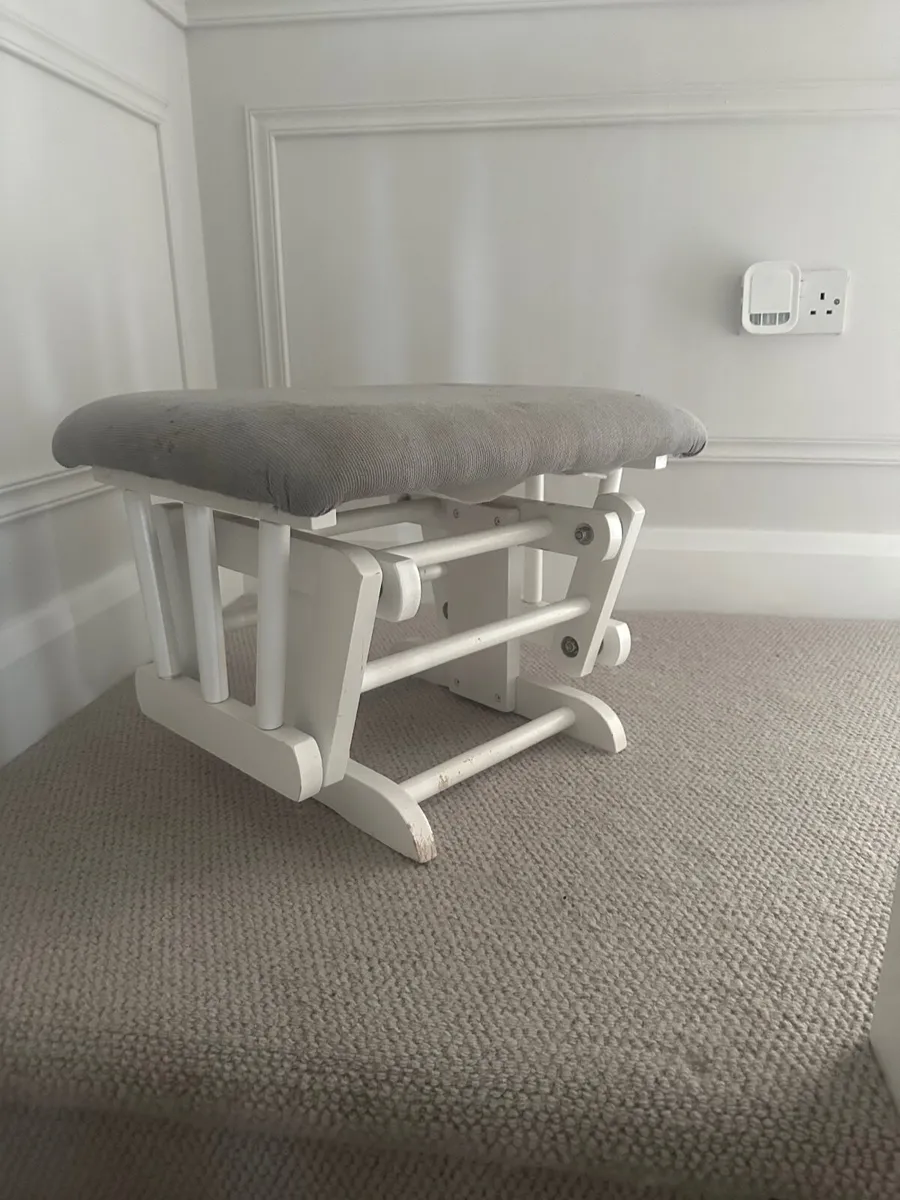 Rocking chair with stool - Image 2