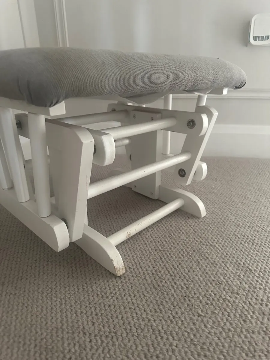 Rocking chair with stool - Image 3