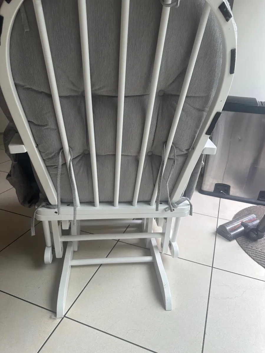 Rocking chair with stool - Image 4